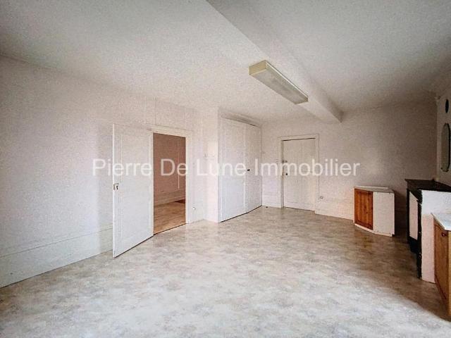 Appartement Centre Village Dernier étage 59m² Chessy