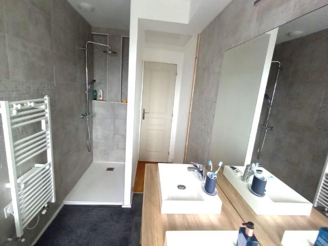 Immense appartement en vente dernier étage à Fougères