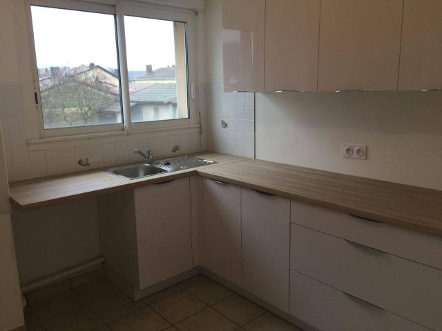 Appartement centre ville T3 totalement rénové 65 m2 avec terrasse, garage