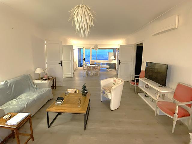 Appartement centre ville,très grande terasse, dernier étage