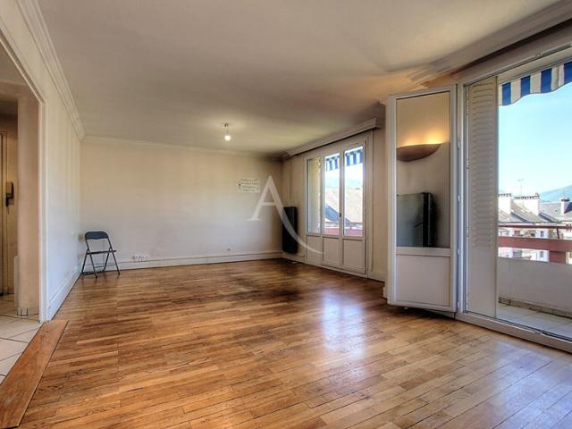 Appartement Chambery 4 pièces avec cave, grenier et ascenseur