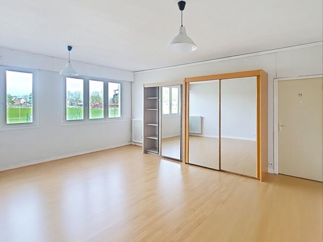Appartement + combles aménageables Fort potentiel d'investis. 318m² Moisdon la Rivière