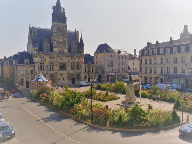 APPARTEMENT COMPIEGNE hyper centre 5 pièce s – 83.04 m2