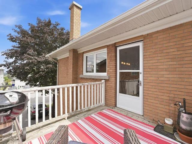 Appartement complet 4 1/2 1 500 pi carré libre maintenant/Private appartement 4 1/2 1 500 sq. Ft. Available now