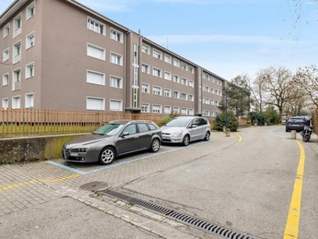 Appartement complètement rénové de 4.5 pièces proche de l'aéroport