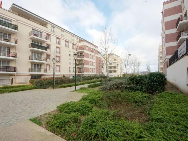 Appartement Corbeil Essonnes 1 pièce s 29.25 m2 meublé