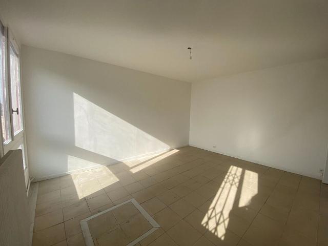 Appartement Corbeil Essonnes 3 pièce s 64 m2