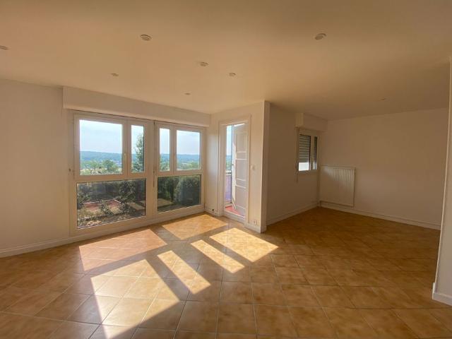 Appartement Corbeil Essonnes 5 pièce s 87.96 m2