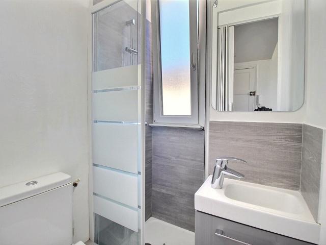 Appartement Courbevoie studio 17.16 m2 à Bécon Gare sncf ligne L