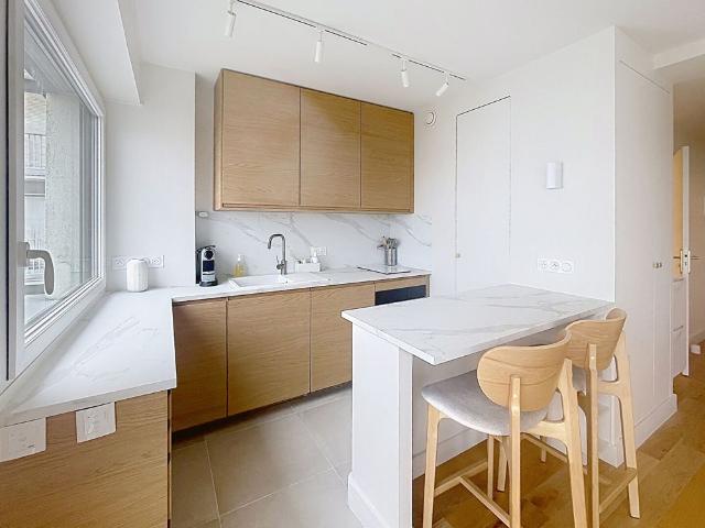 Appartement Courbevoie 1 pièce 30.82 m2