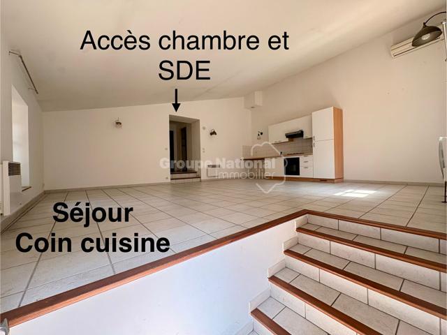 Appartement climatisé T2 bis atypique avec mezzanine au centre de Châteauneuf du Pape