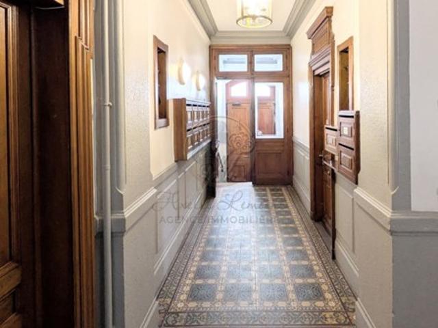Appartement d’exception, cachet ancien sublimé, balcon plein Ouest, immeuble Haussmannien de standing
