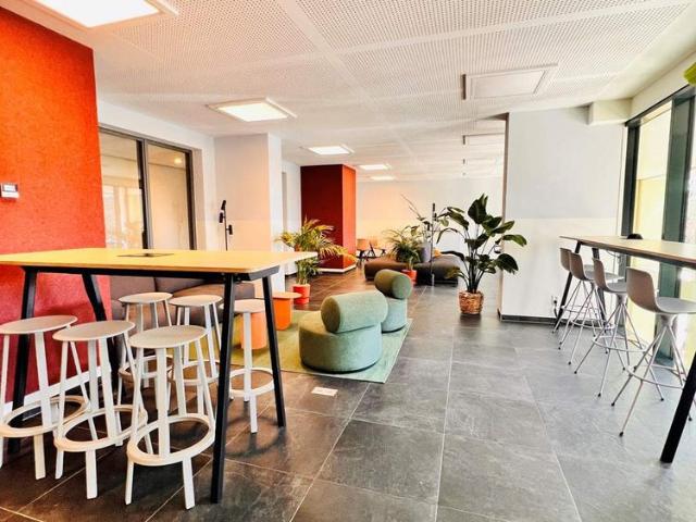 Appartement d'angle Laakweg 30T, La Haye À louer