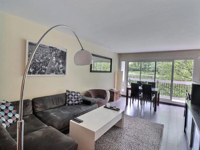 Appartement dans parc clos à deux pas du centre ville