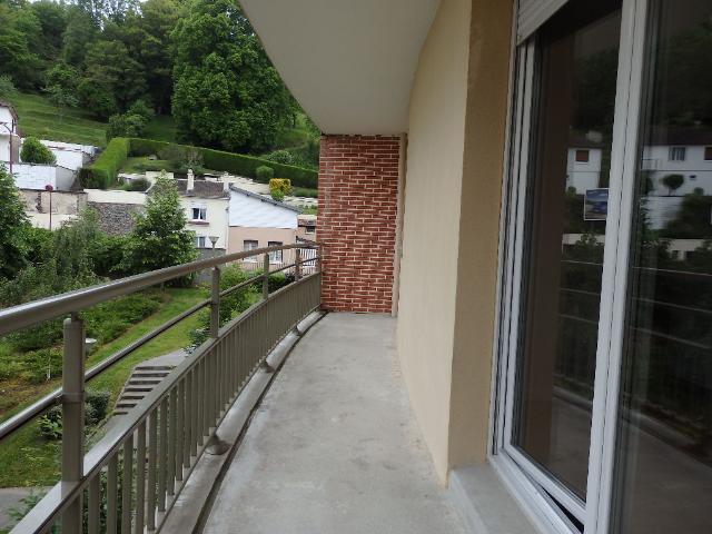 Appartement dans résidence à Elbeuf 3 pièce s avec balcon et place de parking