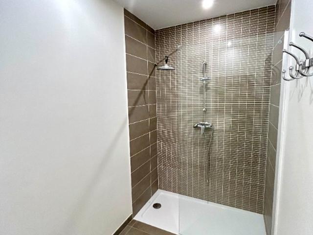 APPARTEMENT DANS RESIDENCE DE STANDING Location MONTELIMAR 26200