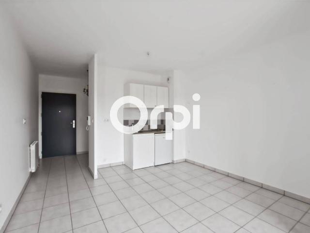 Appartement dans résidence Sénior avec balcon, cave et stationne
