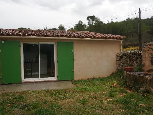 Appartement dans un maisonnette indépendante à louer à CHATEAUVERT Type 2