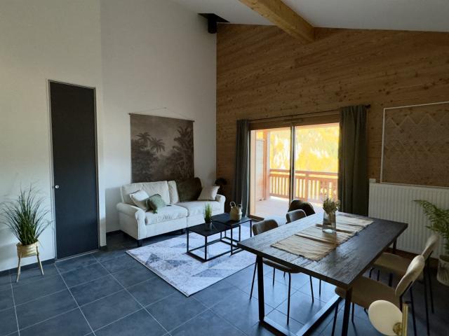 Appartement dans un chalet neuf au pied des pistes et remont. 85m² Saint Jean d'Aulps