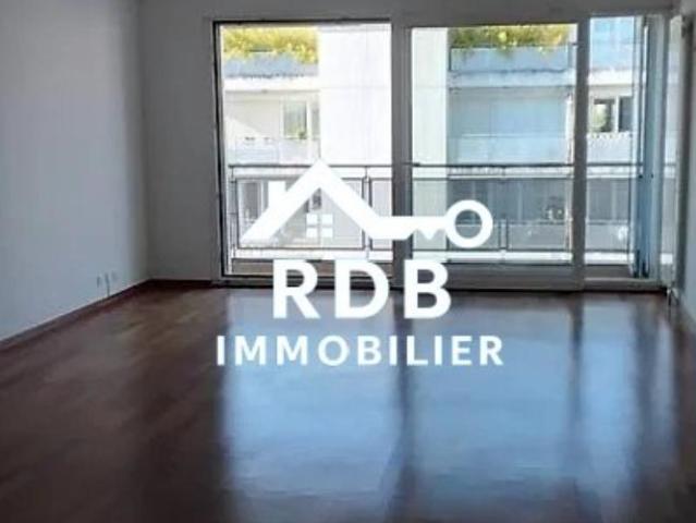 Appartement de 4 pièces au 6ème étage situé à Carouge 1227