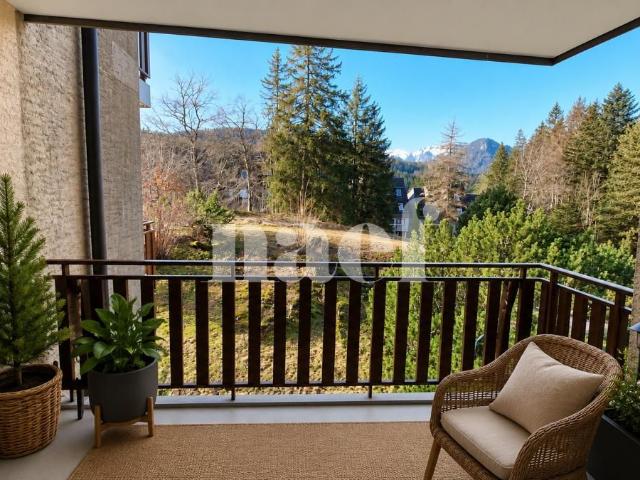 Appartement de 4 pièces au 1er étage avec 2 balcons