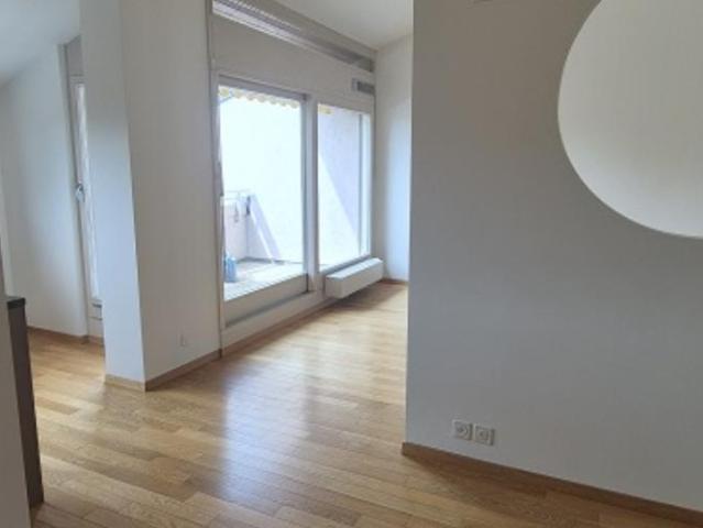 Appartement de 4 pièces au 3ème étage dans un cadre verdoyant à Cologny