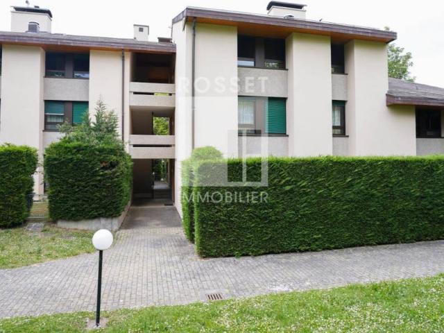 Appartement de 4 pièces au rez en campagne Genevoise se composant de la manière suivante