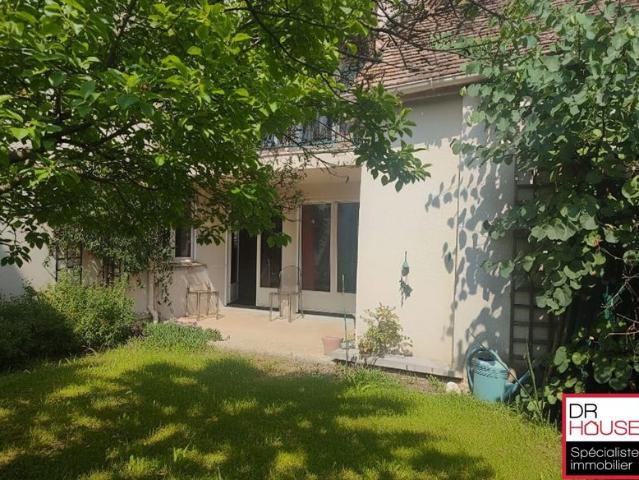 APPARTEMENT DE 4 PIÈCES, AVEC TERRASSE JARDIN ET PARKING PRIVATIF, RÉSIDENCE DE STANDING SÉCURISÉE
