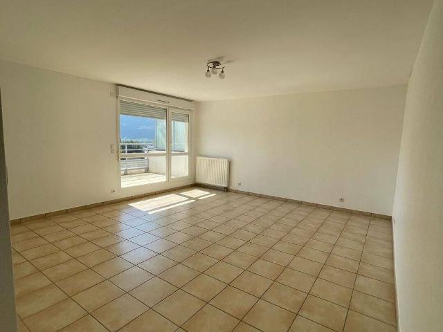 Appartement de 4 pièces de 100 m² au pied du tram