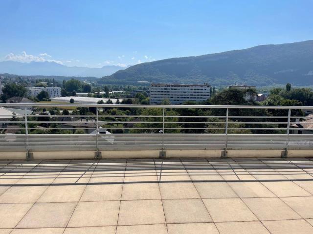 Appartement de 4 pièces de 100 m² au pied du tram Croix d’Ambilly avec garage fermé