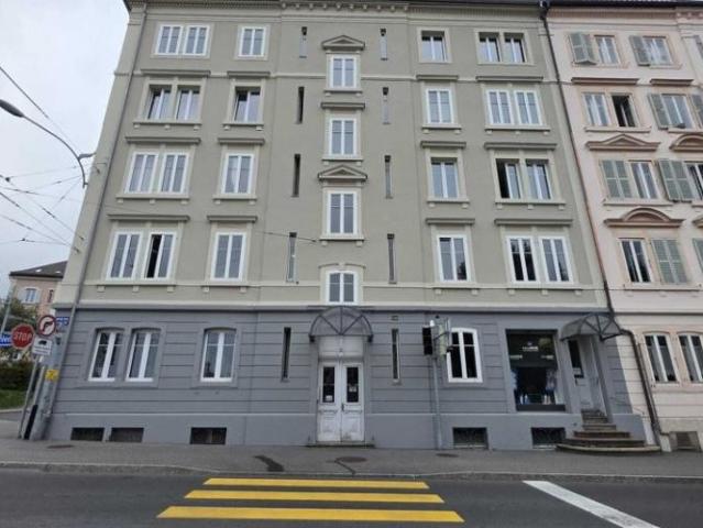 Appartement de 4 pièces en ville avec balcon
