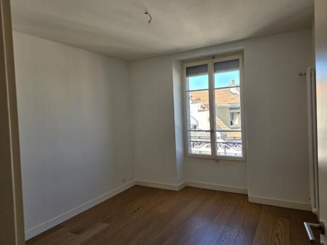 Appartement de 4 pièces, environ 80 m2, en attique. Pas de balcon