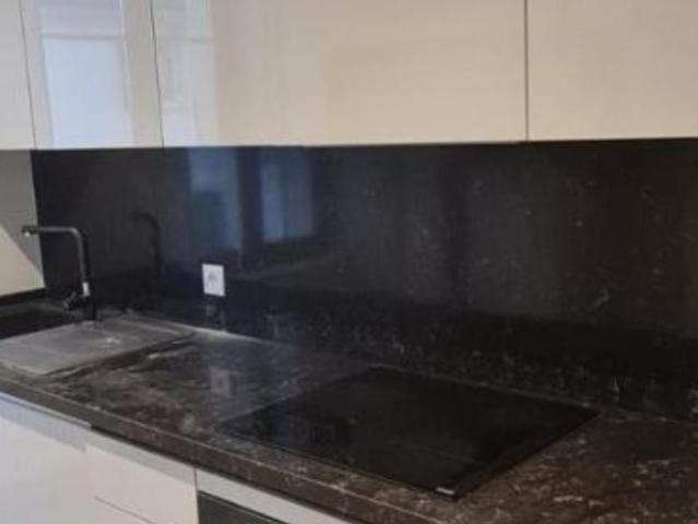 Appartement de 4 pièces rénové récemment avec balcon et véranda