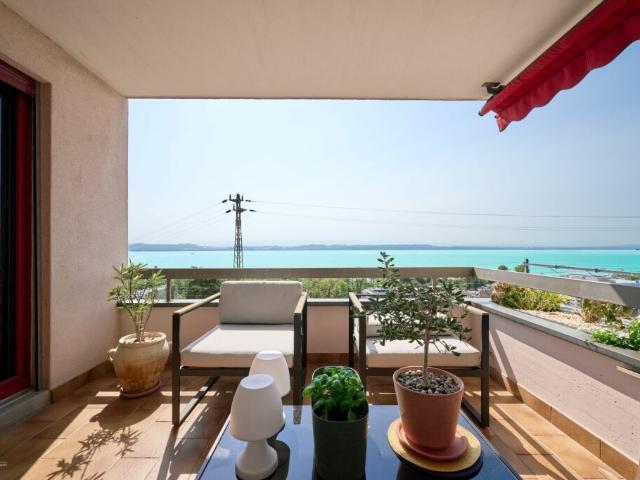 Appartement de 4.5 pièces avec vue imprenable sur le lac