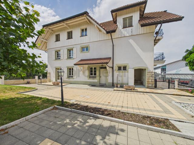 Appartement de 4,5 pièces, chauffage au sol, garage et place extérieure inclus