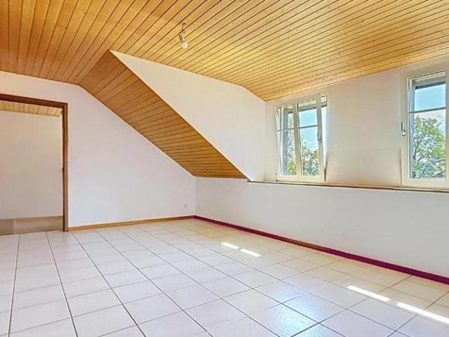 Appartement de 4,5 pièces sous les combles avec grand balcon plein sud