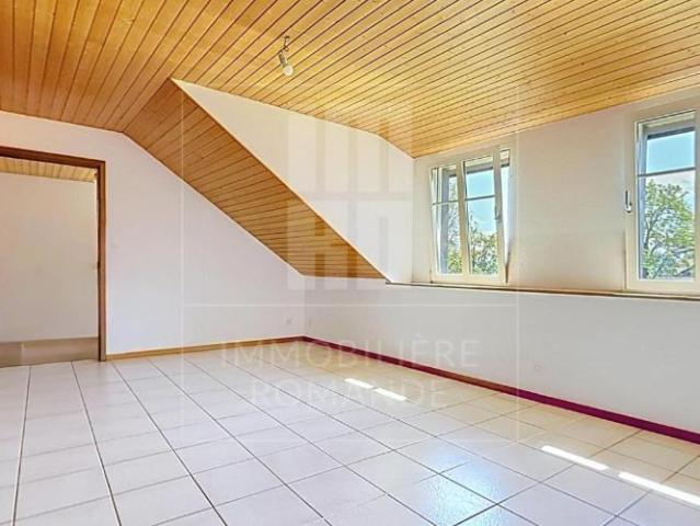 Appartement de 4,5 pièces sous les combles avec grand balcon plein sud