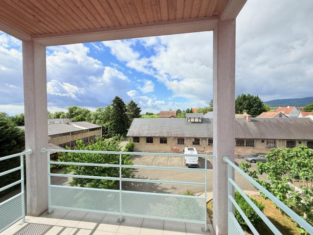 Appartement de 51,17m2 hab et 63m2 au sol avec balcon vue, parking fermé et cave