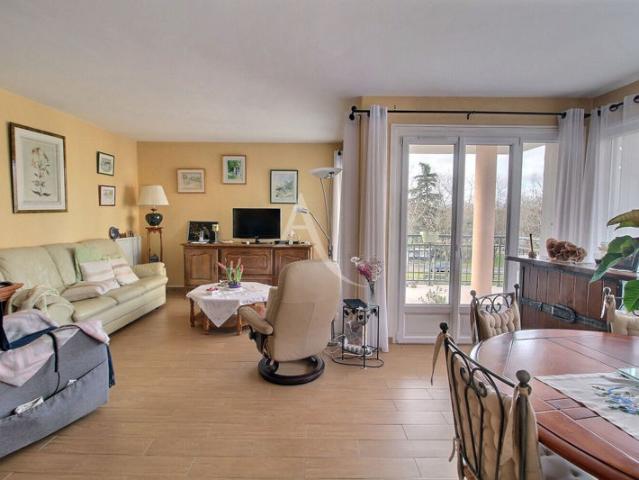 Appartement de 5 pièces 104m2 avec terrasse sur le mail