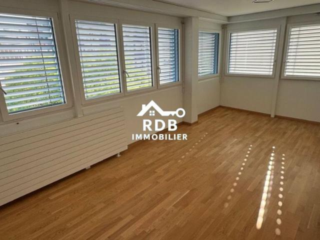 Appartement de 5 pièces au 4ème étage situé à Acacias 1227