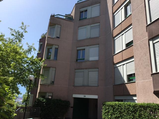 Appartement de 5 pièces au 1er étage avec balcon. Visites groupées sans inscription, lundi 21 septembre de 12h00 à 13h00 et jeudi 24 septembre 2026 de 17h00 à 18h00