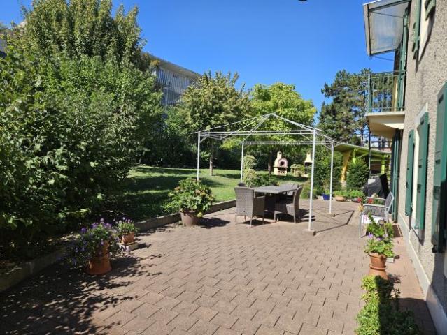 Appartement de 5 pièces avec joli jardin à louer à Confignon, calme