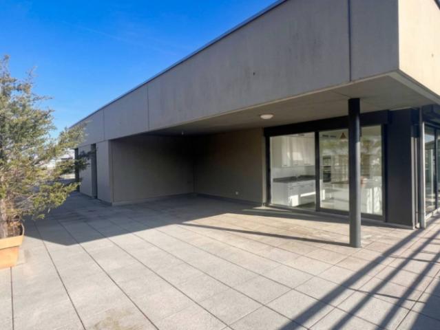 Appartement de 5 pièces en attique dans le quartier de Florissant