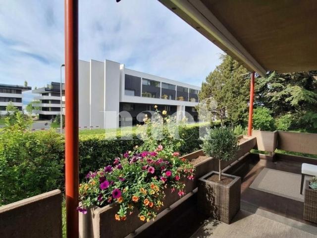 Appartement de 5.5 pièces au rez de chaussée avec.