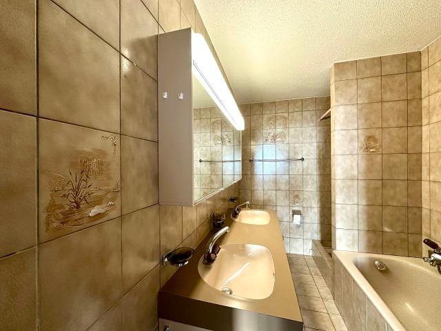 Condominium apartment with 5.5 rooms on sale in Moutier 130 m² | dreamo. Ch