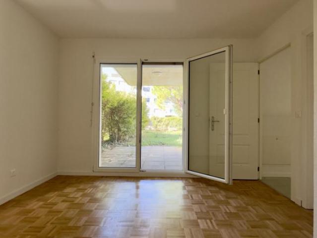 Appartement de 5.5 pièces situé au rez de chaussée