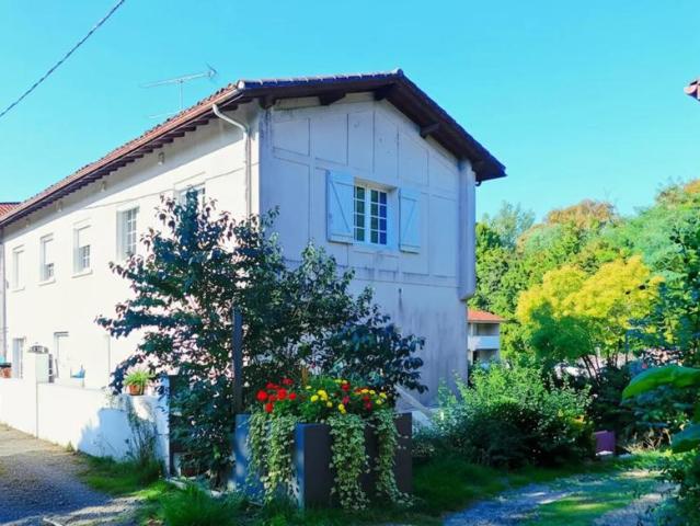 Appartement de 6 pièces de 195 m² situé à Cazaubon