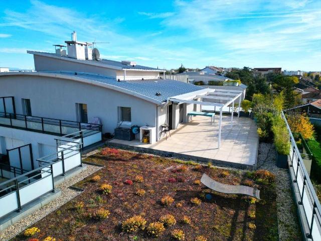 appartement de 75m2 et avec terrasse à ciel ouvert de 120m2 Br