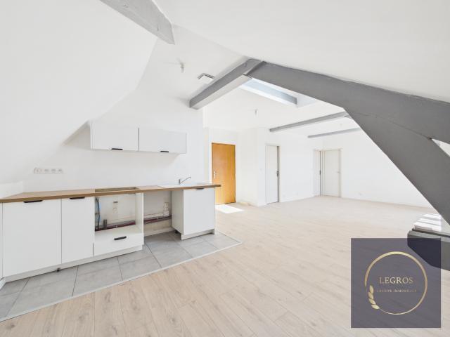 Appartement de 79 m2entièrement rénové avec une place de stationnement attitrée