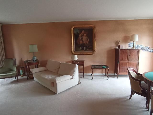 Appartement de 83.36 m2, 2 chambres, séjour sur balcon, emplacement de pkg